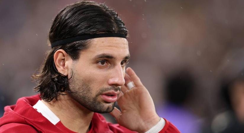 Szoboszlai Dominik táskában vitte az válogatott edzőtáborba a lányát