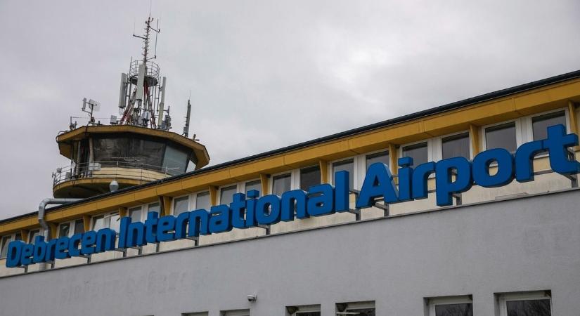 Esélye sem volt leszállni a londoni járatnak a debreceni repülőtéren, hiába körözött a város felett