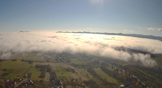 Mesebeli látvány Füzérről: a ködtenger felett ragyog a nap