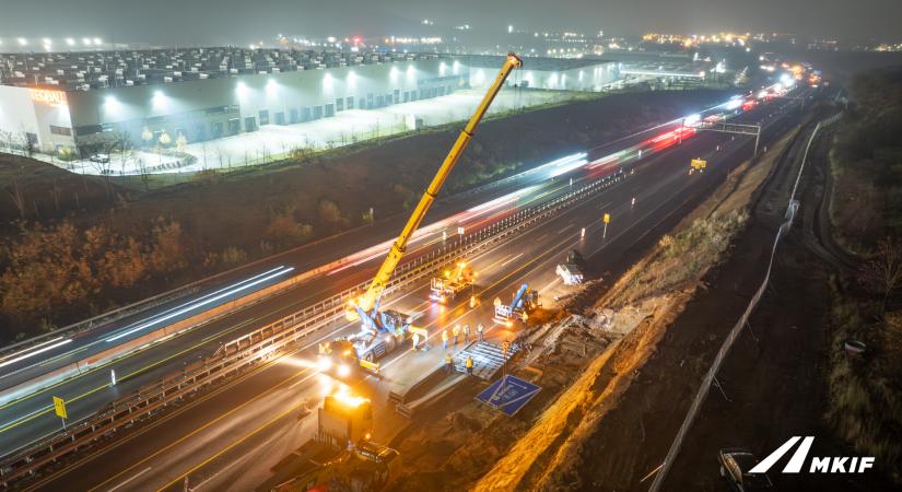 Hét portált bontottak el az M1-M0-nál egy éjszaka alatt - FOTÓK