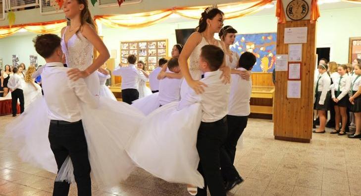 Alapítványi bál a Kodályban 