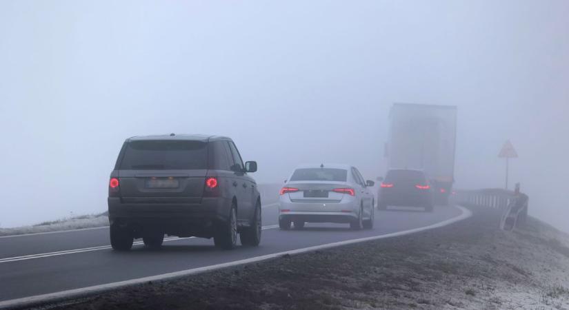 Sűrű köd borítja be holnap az országot, figyelmeztetést adtak ki a reggeli órákra