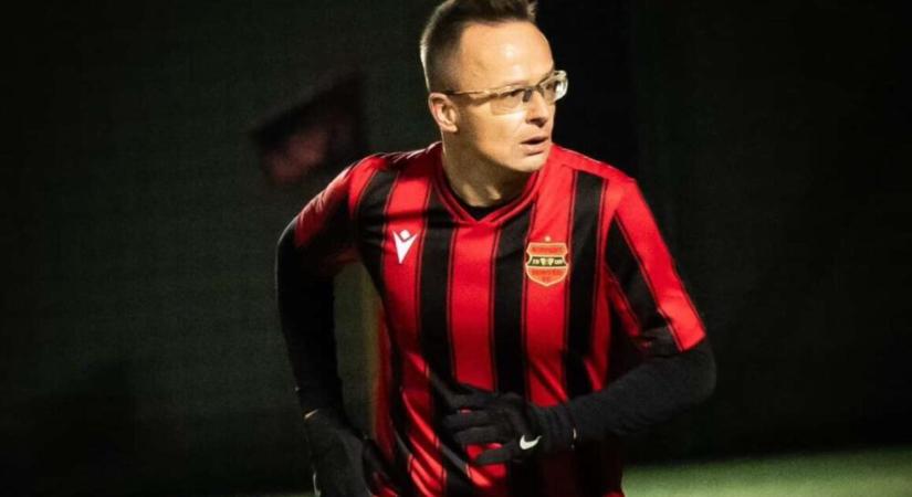 A 4 gólt szerzett ‘Honvéd Old Boys’ milliárdjainkkal a sport-tatyójában lett a Budapest Honvéd elnöke – Szijjártó a pályán….