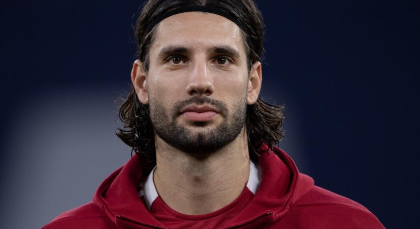 Szoboszlai Dominik megosztotta a netezőket: táskájába tette tündéri kislányát