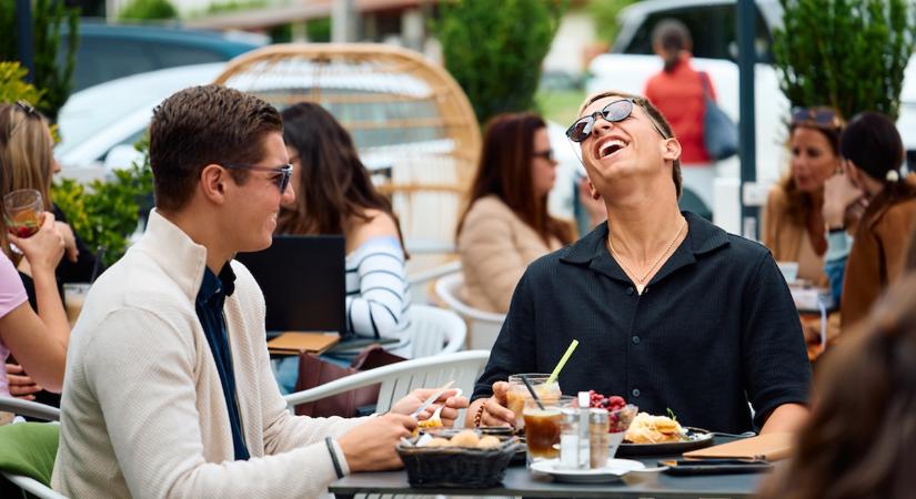 Cziniel Római – Cukrászda és Találkozóhely a római parton