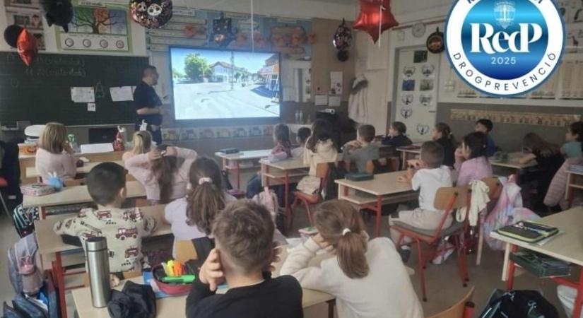 Drogprevenciós előadást tartottak a rendőrök az iskolásoknak