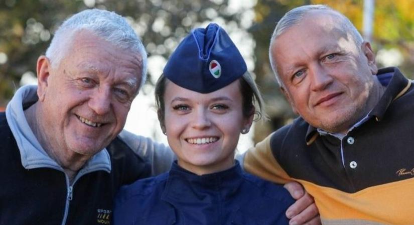 Csodálatos történet: Titokban lépett apja és nagyapja nyomdokaiba a fiatal rendőrnő