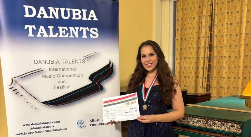 Fogl Noémi abszolút első a nemzetközi versenyen - A Soltis-színház stúdiósaként kezdte pályafutását