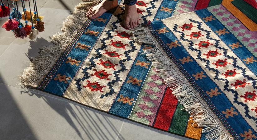 Foltos lett a szőnyeg? Így tisztíthatja ki a legolcsóbb szerekkel