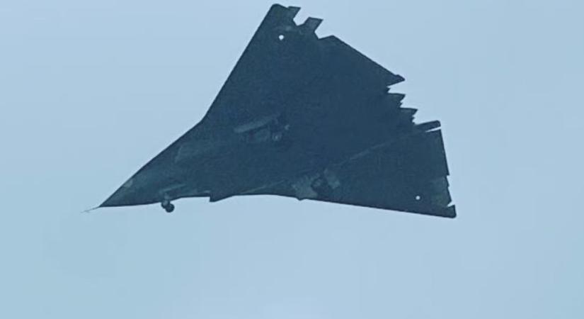 Teljesen áttervezték a kínaiak a rejtélyes szuperrepülőgépüket?
