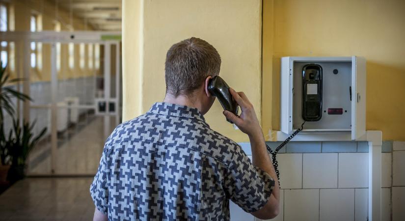 Telefont és töltőkábelt találtak egy fogvatartott végbelében a szirmabesenyői börtönben