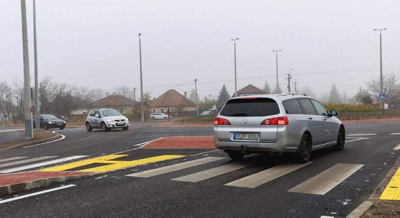 Milliárdos beruházást adtak át Debrecenben: kész a város legújabb körforgalma, épülhet a felüljáró! – fotókkal