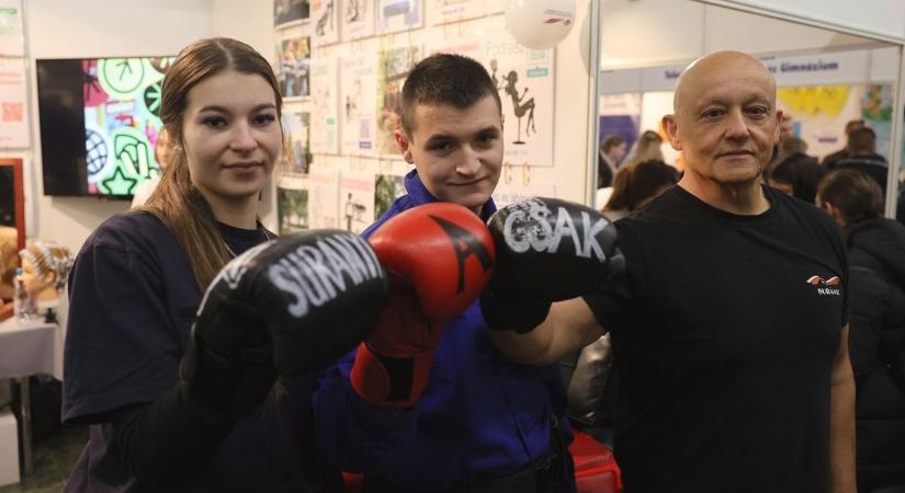 Mi leszel, ha nagy leszel? – a kérdésre keresték ma sok százan a választ - képekkel, videóval