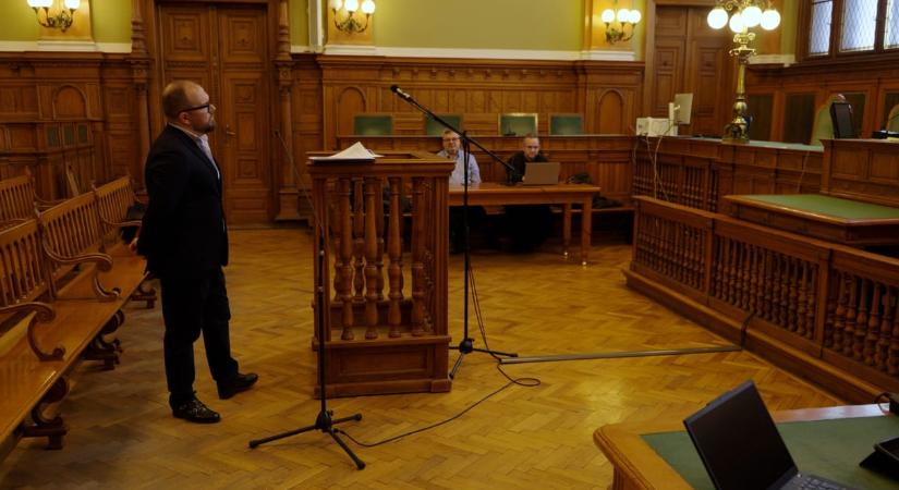 „A dezinformáció nem azt jelenti, hogy hazudik valaki” – tanúként hallgatták meg a bíróságon a Szuverenitásvédelmi Hivatal vezető elemzőjét