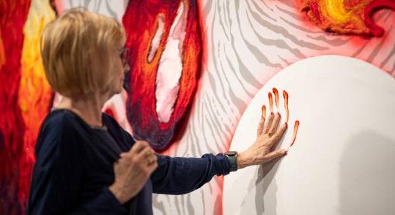 (El)várt kaland, mely feloldásért kiált – Már csak néhány napig látható a HAB Sorsfordulat: Radikális találkozások című kiállítása