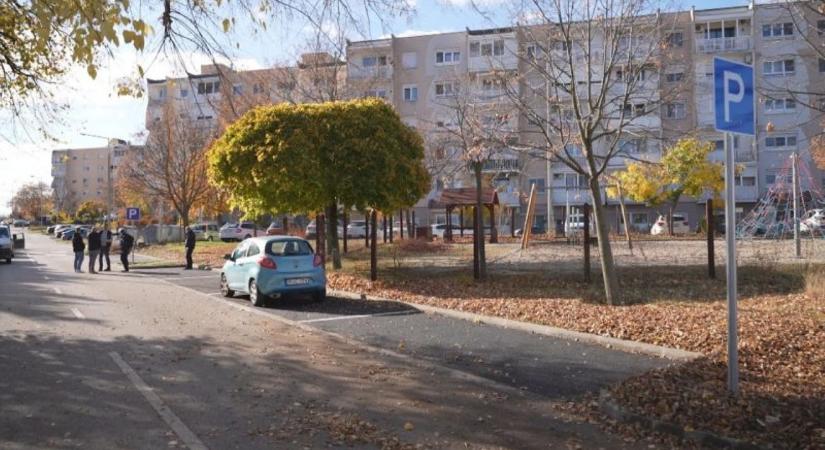 Hat új parkoló készült el az Alkotók útján