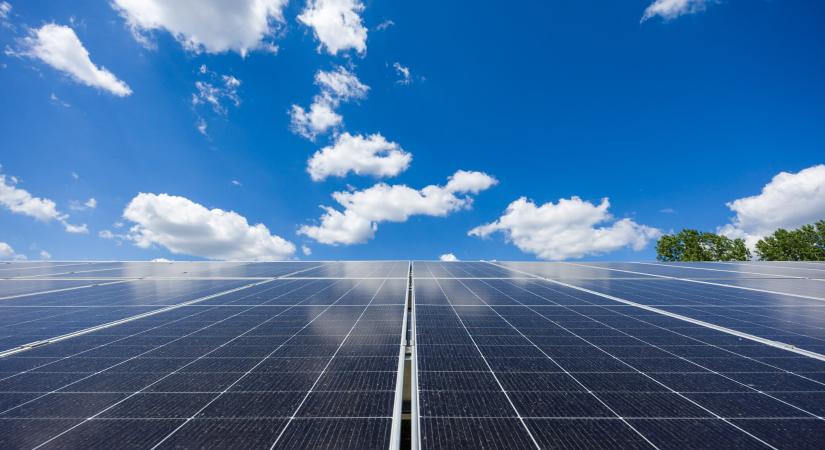 Az ország egyik első úszó naperőműje készült el Szegeden