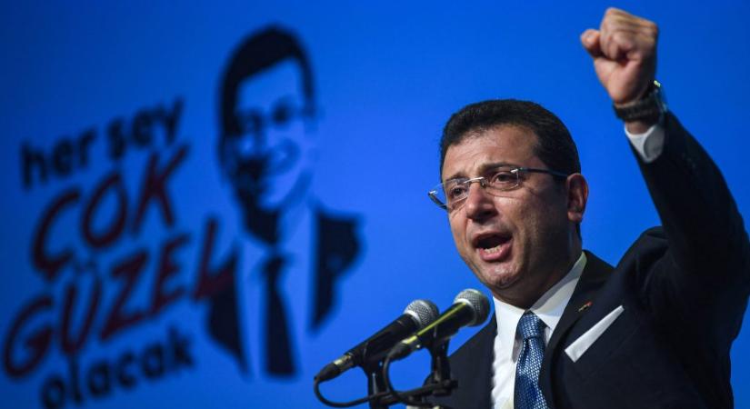 Több mint kétezer év börtönt kérnek Isztambul bebörtönzött ellenzéki polgármesterére