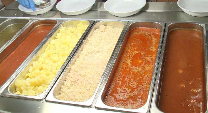 Debrecenben is elindult a szupermenza, a diákok dönthetik el, mit és mennyit esznek – videóval