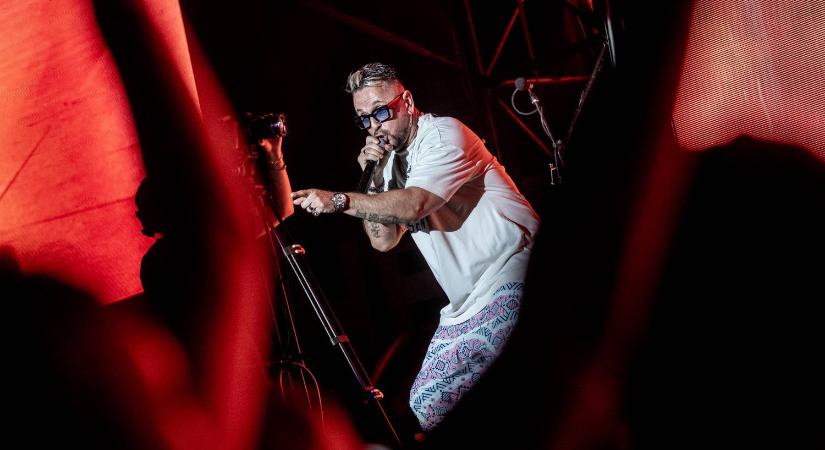 Le sem tagadhatnák egymást: Majka nagyobbik fia a 14. születésnapját ünnepli