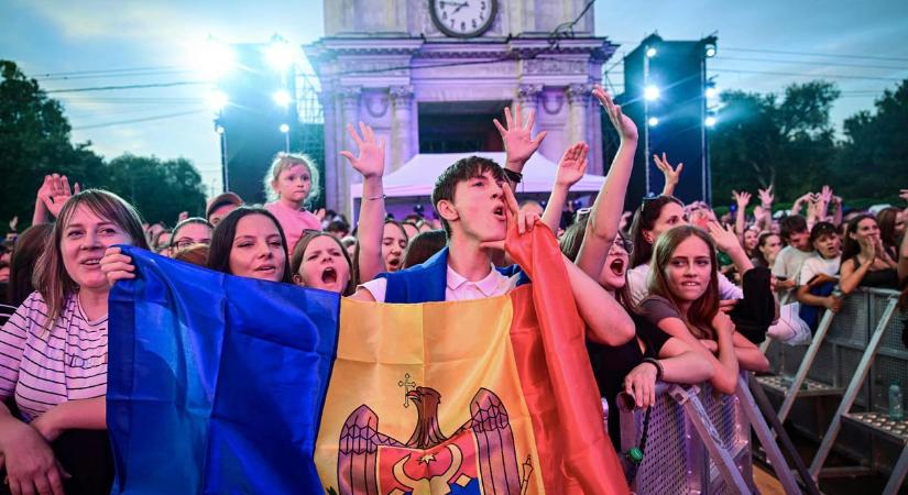 Az orosz medve üldözi Ukrajnát és Moldovát az EU felé