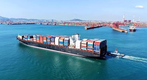 Kína egy évre felfüggesztette az amerikai hajók kikötési díjait