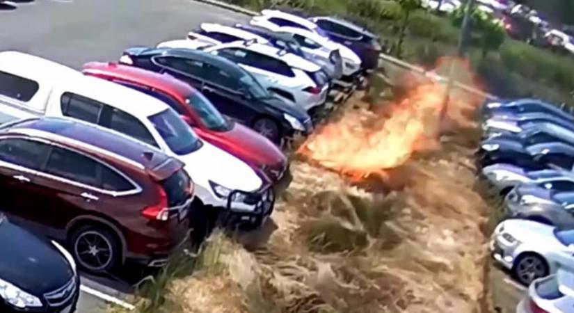 Így lehet egy ártatlan parkolásból pokoli tűzvész