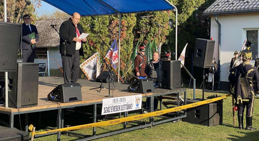 Száz éves lett Szegerdő, időkapszulát helyeztek el a faluban