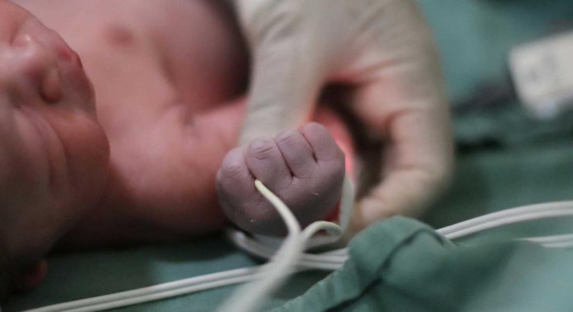 Kis hősök nagy napja: a koraszülöttek világnapjára készülnek Csíkszeredában