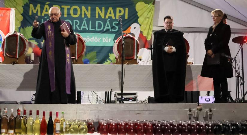 Megáldották az újborokat
