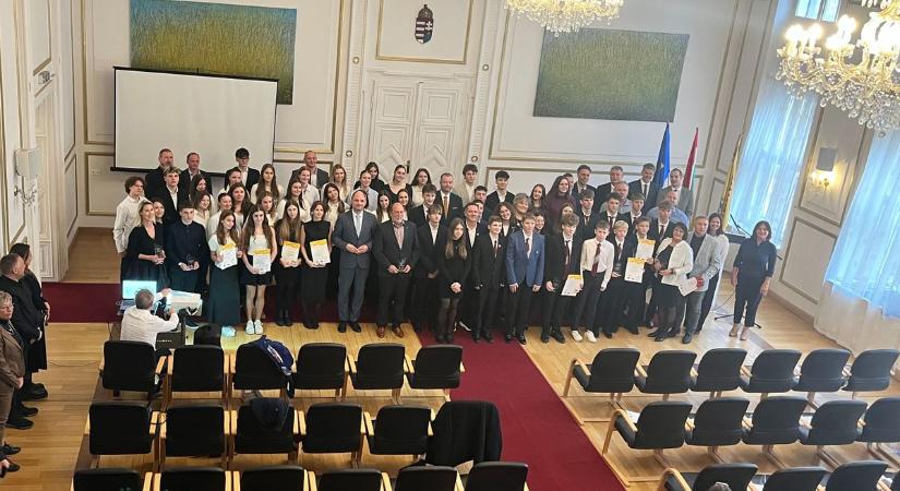 Könnyek, tapsvihar, elismerés – amikor a diákok bajnokká válnak