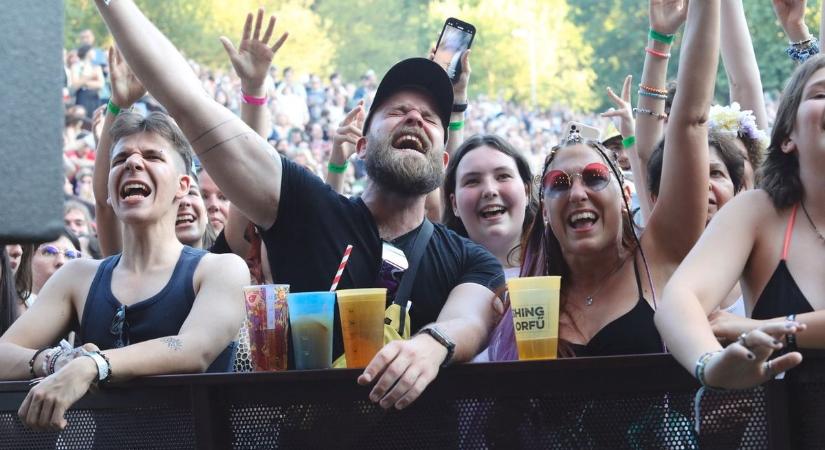 Jegybotrány Orfűn: lefagyott a rendszer, elszállt a pénz, kiakadtak a fesztiválozók!