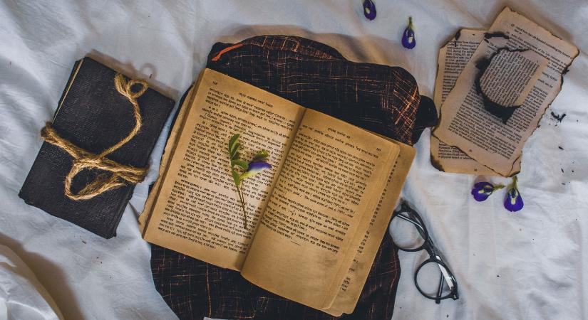 Ez az első magyar szó, 1600 éve írták el, irtózatos jelentése van