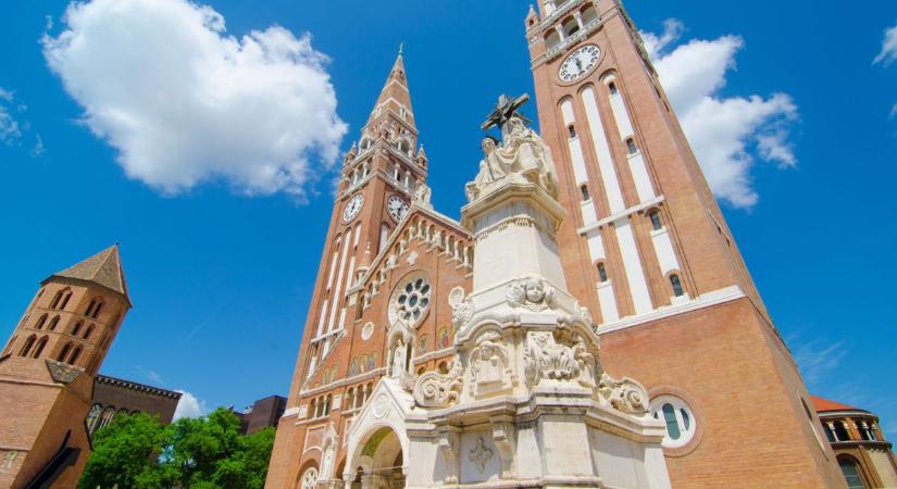 Nemzeti emlékhellyé avatják a szegedi Dómot és a Dóm teret, Sulyok Tamás köztársasági elnök is Szegedre érkezik