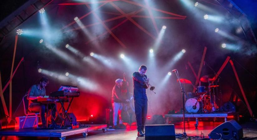 Beteg gyermekeknek szereznek örömet az A38 Hajó koncertjegyeivel