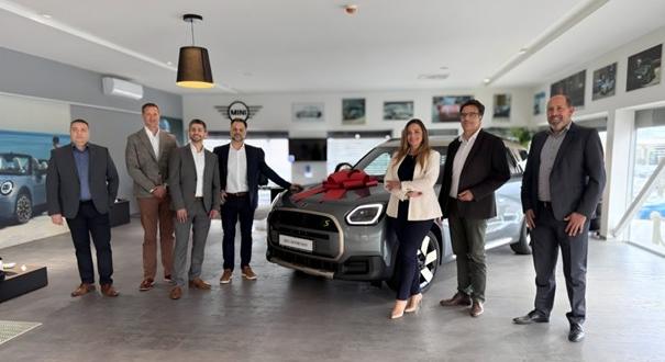 Elektromos MINI segíti a jövő mérnökeinek képzését a BME-n (sajtóközlemény)