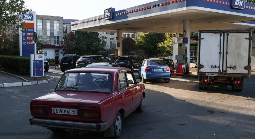 Ennyibe kerül a benzin Oroszországban, döbbenetes számot mutattak