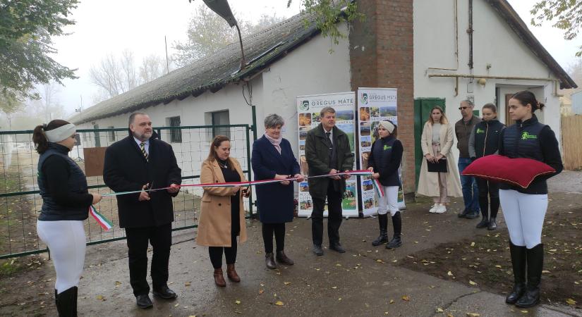 Felavatták a Gregus lovardáját – videóval