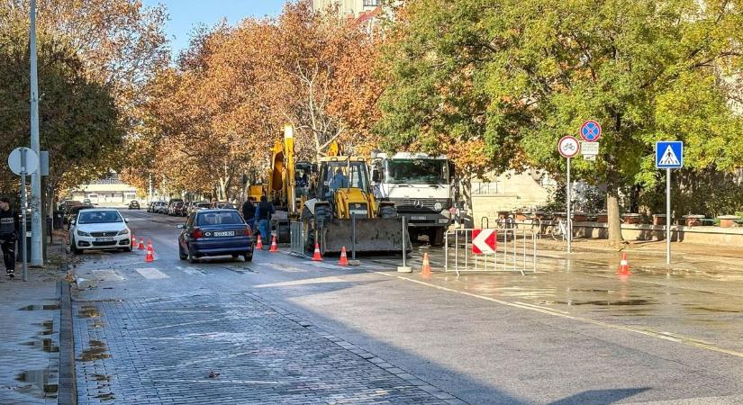 Meddig tart a Baros úti csőtörés okozta forgalomkorlátozás? A szolgáltató válaszolt