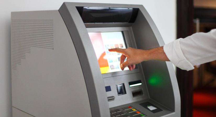 Rendkívüli leállás a hazai nagybanknál, azonnal közölték a dátumot, rengeteg embert érint