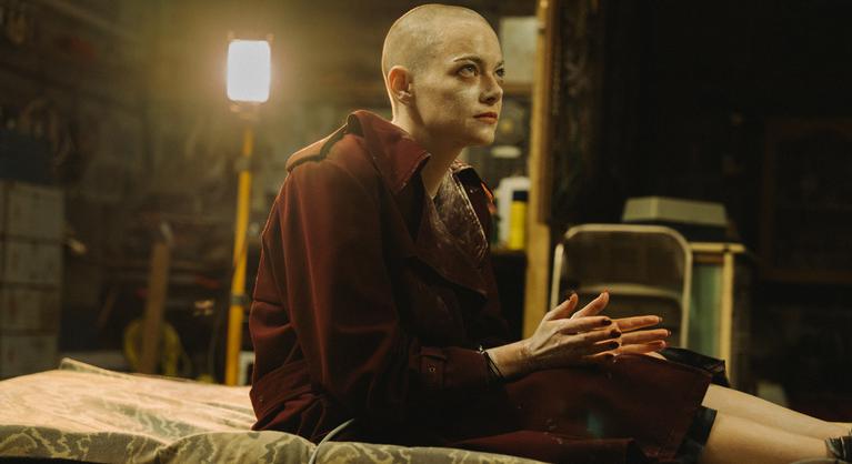 Agyzsibbasztóan flúgos ufófilmmel tért vissza Emma Stone