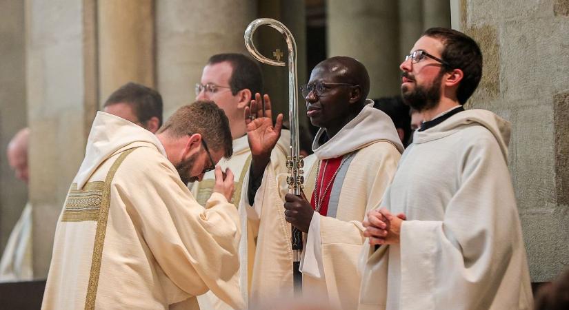 Márton-napi szentmisét celebrált a szenegáli atya a Pannonhalmi Főapátságban - fotók