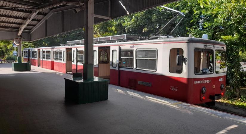Lecserélik a budapesti fogaskerekűt: már tesztelte a BKV az új járművet