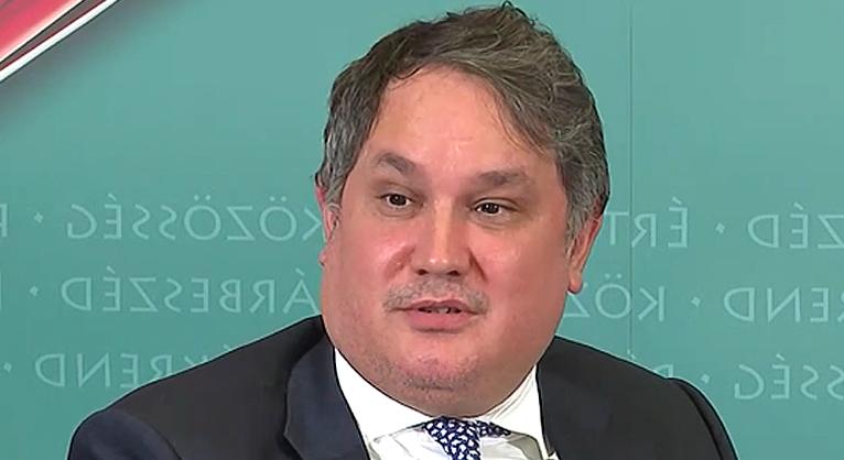 A békekormány számháborúja