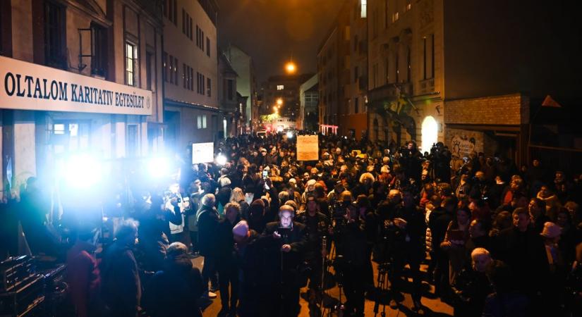 A szabadságszerető ember politikai Tízparancsolata a színpadról