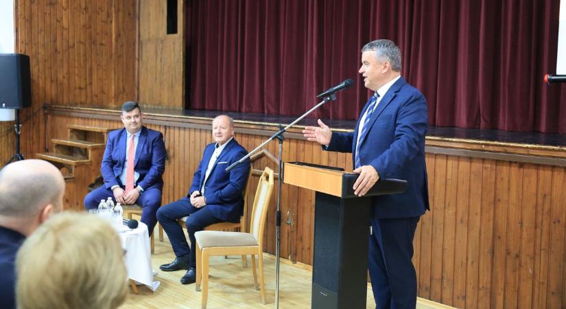 Háború vagy béke – ez volt a kérdés a kampánynyitón is (galéria)