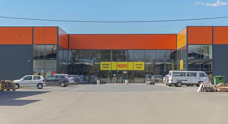 Mere helyett Basket Plusz néven nyitja meg első üzletét az orosz diszkontlánc