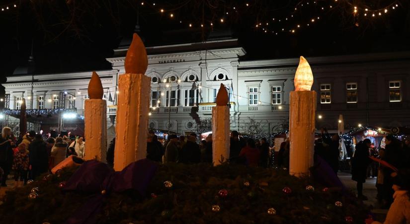 Ezen a héten kell meggyújtani az első adventi gyertyát