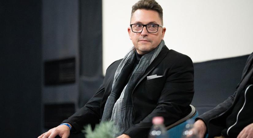 Egerben találkozott a közönség Ákossal: filmvetítés és beszélgetés kulisszatitkokkal