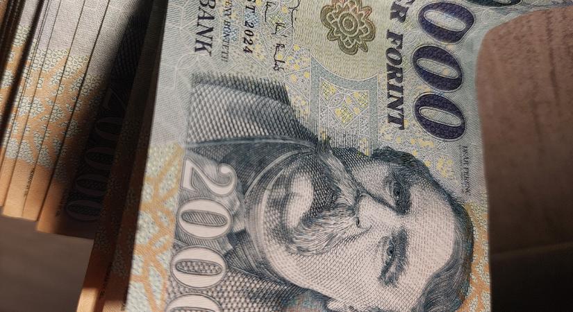 Kegyetlen dolog történt a magyar bérekkel: itt vannak a friss számok